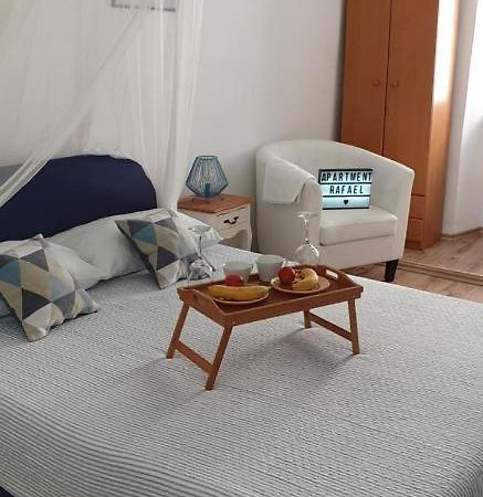 Apartment Rafael Сен Екстериор снимка