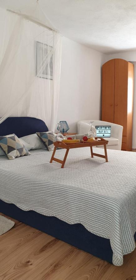 Apartment Rafael Сен Екстериор снимка